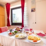 Tiara 2 Apartment Rodine